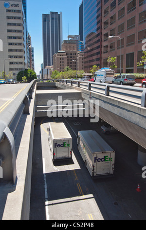 Un cavalcavia nel centro cittadino di Los Angeles. Foto Stock