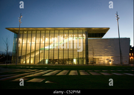 Il nuovo Istituto Middlesborugh d Arte Moderna di Middlesborough centro citta'. Foto Stock