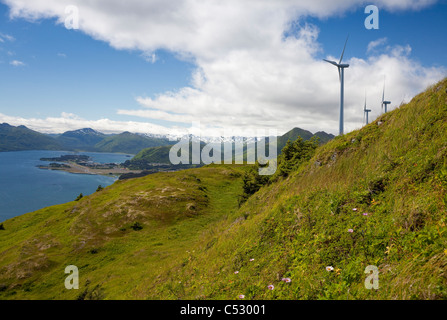 Le turbine eoliche sul pilastro montagna per il Pilastro Mountain progetto eolico, isola di Kodiak, Alaska Foto Stock