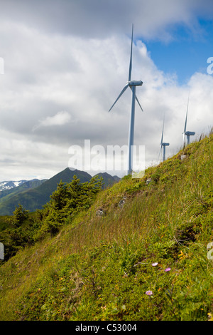 Le turbine eoliche sul pilastro montagna per il Pilastro Mountain progetto eolico, isola di Kodiak, Alaska Foto Stock