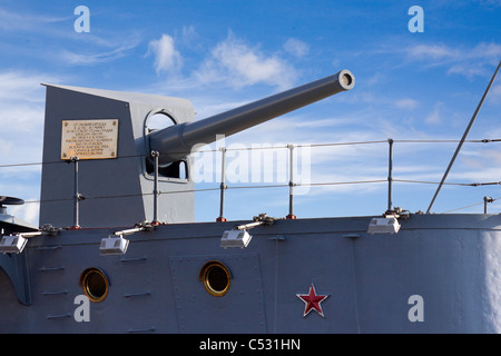 La pistola che ha iniziato la rivoluzione russa - Cruiser Aurora, San Pietroburgo Russia Foto Stock