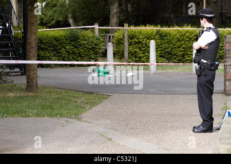 La polizia indaga un fatale accoltellato di un ragazzo di 15 anni a Camberwell, Londra Foto Stock