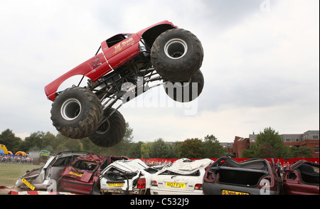 Monster truck Lil Devil all'estremo stunt show Foto Stock