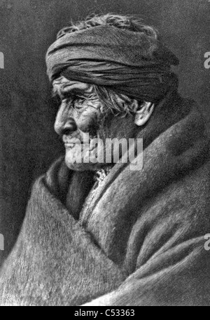 GERONIMO (1829-1909) nativo americana leader del Chiricahua Apache in un 1905 foto di Edward Curtis Foto Stock