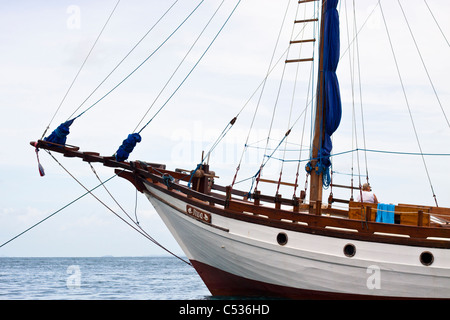 Dettaglio della nave Jiwa nel Mare delle Andamane, Phi Phi, Thailandia. Foto Stock
