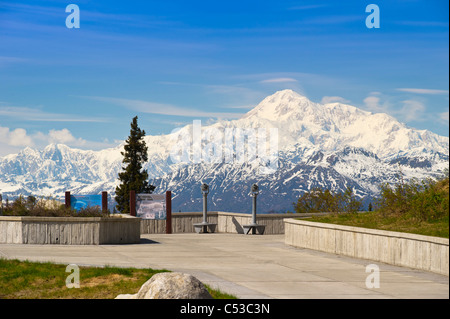 L'Alaska Range e Monte McKinley come si vede dai parchi e autostrada Fiume Susitna look out, Alaska Foto Stock