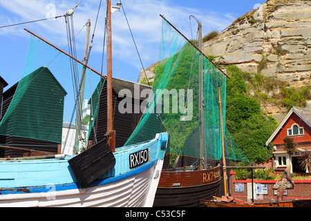 Hastings storica vecchia barche da pesca sulla Città Vecchia Stade, East Sussex, England, Regno Unito Foto Stock