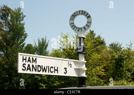 Strada segno direzionale per prosciutto e Sandwich Kent England Regno Unito Foto Stock