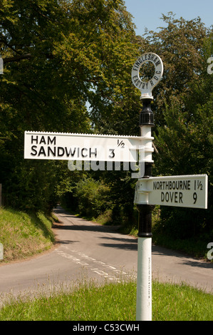 Strada segno direzionale per prosciutto e Sandwich Kent England Regno Unito Foto Stock