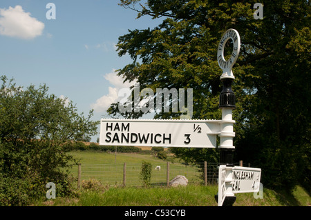 Strada segno direzionale per prosciutto e Sandwich Kent England Regno Unito Foto Stock