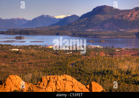 Vista panoramica di Metlakatla da un sentiero escursionistico sul Annette Island, all'interno di passaggio, a sud-est di Alaska, la molla. HDR Foto Stock
