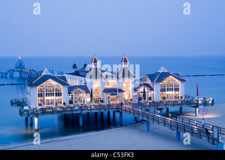 Dal Molo di Sellin, località balneare Ruegen Isola, atmosfera serale, Mar Baltico, Meclemburgo-Pomerania Occidentale, Germania, Europa Foto Stock