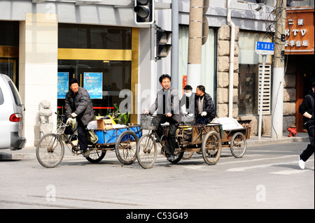 I ciclisti in Shanghai Foto Stock