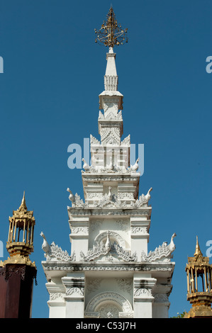 Basso angolo vista del Mandarin Oriental Dhara Dhevi, Chiang Mai, Thailandia Foto Stock