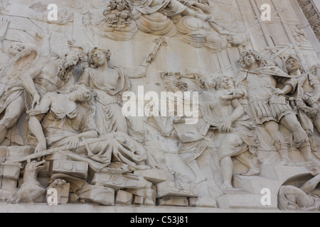 Il monumento situato nel pesce Street Hill nella città di Londra, che commemora il Grande Incendio di Londra. Foto Stock