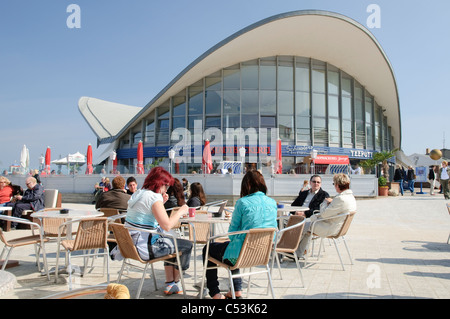 Cafe al "teiera' edificio, Warnemuende, Meclemburgo-Pomerania Occidentale, Germania, Europa Foto Stock