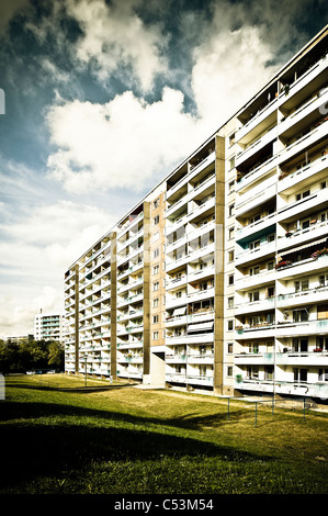Prefab edificio di appartamenti in stile retrò degli anni settanta e ottanta, alloggiamento station wagon, alloggi sociali, simmetria, liquidazione, Jena Foto Stock