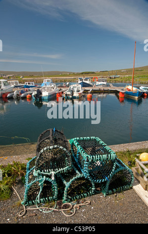 Il coloratissimo porto di Baltasound, Unst Shetland Isles. SCO 7493 Foto Stock