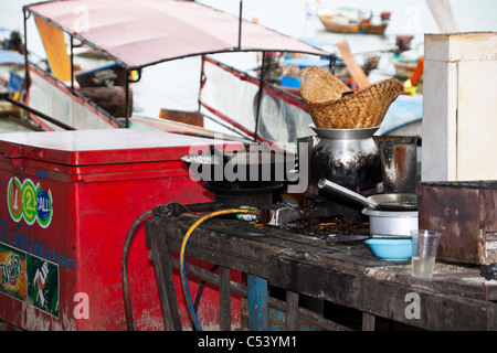 Dettaglio della cucina di mare villaggio zingaro nell isola di Phi Phi, Thailandia. Foto Stock