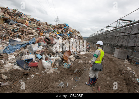 I rifiuti e i detriti ed i rifiuti dalla distruzione causata dal 11 marzo 2011 il terremoto e lo tsunami è portato alle importazioni oggetto di dumping, Giappone. Foto Stock