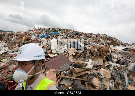 I rifiuti e i detriti ed i rifiuti dalla distruzione causata dal 11 marzo 2011 il terremoto e lo tsunami è portato alle importazioni oggetto di dumping, Giappone. Foto Stock