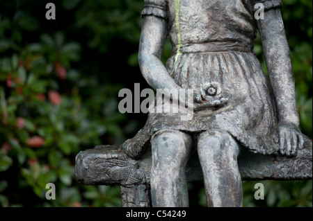 Close-up di una statua in un parco, di Nagasaki il Parco della Pace di Nagasaki, Giappone Foto Stock