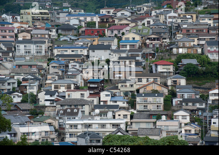 Elevato angolo di visione degli edifici a Nagasaki, in Giappone Foto Stock