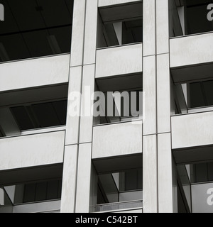 Basso angolo vista della Fuji Television Edificio, Odaiba, Minato Ward, Tokyo, Giappone Foto Stock