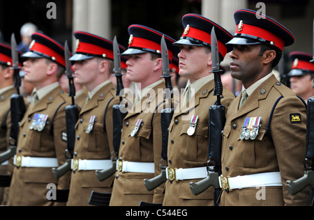 Il secondo battaglione di Principessa di Galles reggimento sfilano per le strade di Brighton dopo il ritorno da Afganistan Foto Stock