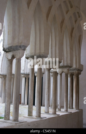 Il Chiostro della Cattedrale di St Andrew (Andrea) o il Duomo, Amalfi, Campania, Italia Foto Stock