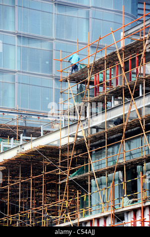 Impalcature di bambù essendo utilizzato in Shanghai Foto Stock