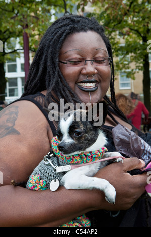 I Paesi Bassi, Amsterdam, parata annuale di cani su biciclette chiamato Hondjesparade. Foto Stock