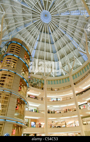 Suria KLCC Shopping Centre in Petronas Twin Towers, Kuala Lumpur, Malesia, Asia sud-orientale, Asia Foto Stock