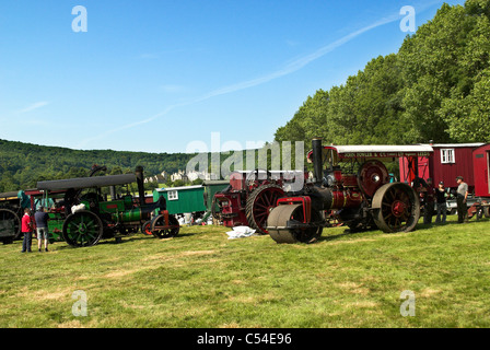 La mattina presto i preparativi in un veicolo a vapore Rally nel sud dell'Inghilterra. Foto Stock