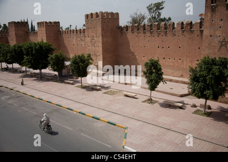 Le mura che circondano la città di Taroudant sono alcuni tra i meglio conservati in Marocco Foto Stock