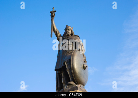 Hamo Thornycroft della statua di Re Alfredo il Grande, Broadway, Winchester, Hampshire, Inghilterra, Regno Unito Foto Stock