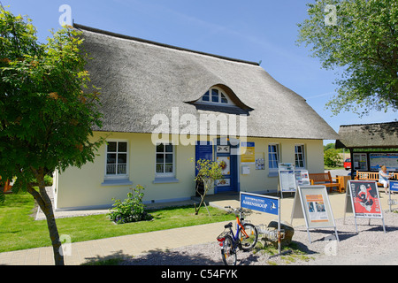 Casa di paglia, Ahrenshoop Visitor Center, Fischland-Darss-Zingst peninsula, Mar Baltico, Germania Foto Stock