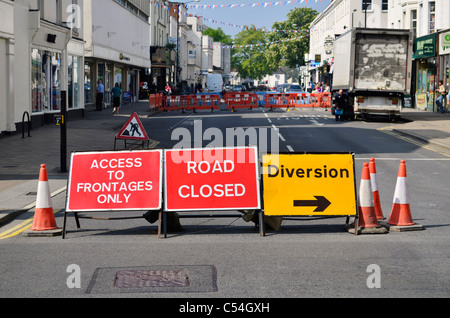 Strada chiusa segni, Leamington Spa Warwickshire, Regno Unito Foto Stock