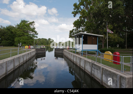 Burrell Blocco di navigazione e la diga situata nella contea del lago Leesburg, Florida USA JOHNS RIVER LA GESTIONE DELLE ACQUE Foto Stock