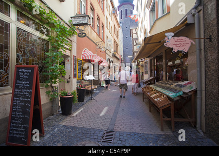 Piccolo vicolo con negozi nel centro storico, Cochem, Mosella, Mosella fiume, Renania-Palatinato, Germania, Europa Foto Stock