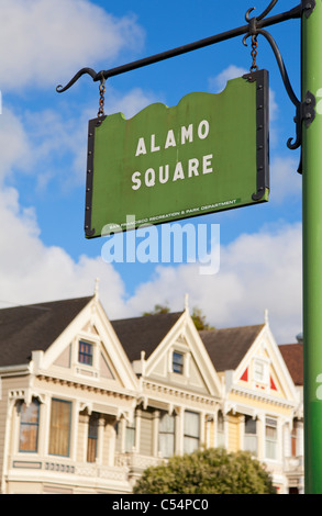 San Francisco il famoso "Painted Ladies' ben mantenuto vecchie case in stile vittoriano su Alamo Square California USA Foto Stock