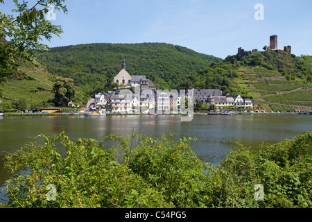 Il villaggio Beilstein, lato destro della fortezza rovina Metternich, Mosel River, Mosella, Renania-Palatinato, Germania, Europa Foto Stock