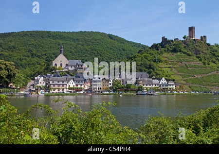 Il villaggio Beilstein, lato destro della fortezza rovina Metternich, Mosel River, Mosella, Renania-Palatinato, Germania, Europa Foto Stock