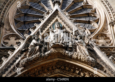 Parigi - dettagli dalla facciata di Santa Clotilde chiesa gotica Foto Stock