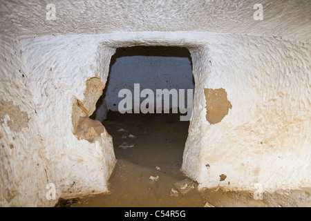 Grotta di vecchie case in Guadix, Andalusia. Fino a 10.000 persone vivono ancora in raffreddare case sotterraneo scavato nella roccia, Foto Stock