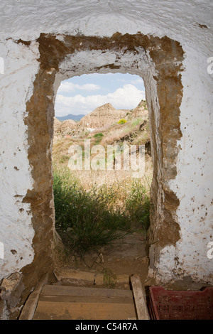 Grotta di vecchie case in Guadix, Andalusia. Fino a 10.000 persone vivono ancora in raffreddare case sotterraneo scavato nella roccia, Foto Stock