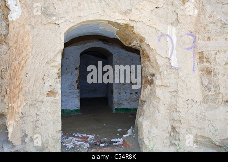 Grotta di vecchie case in Guadix, Andalusia. Fino a 10.000 persone vivono ancora in raffreddare case sotterraneo scavato nella roccia, Foto Stock