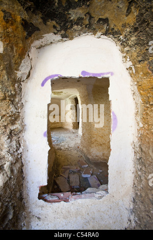 Grotta di vecchie case in Guadix, Andalusia. Fino a 10.000 persone vivono ancora in raffreddare case sotterraneo scavato nella roccia, Foto Stock