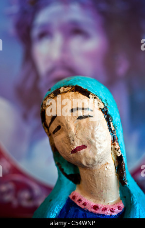 Statua della Vergine di Guadalupe in una cattedrale, San Francesco Cattedrale, Santa Fe, New Mexico, NEGLI STATI UNITI Foto Stock