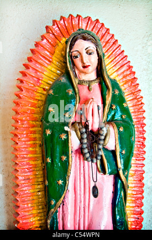 Statua della Vergine di Guadalupe in una cattedrale, San Francesco Cattedrale, Santa Fe, New Mexico, NEGLI STATI UNITI Foto Stock